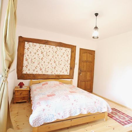 Hubertus Fogado Bed & Breakfast Csesznek Exterior photo