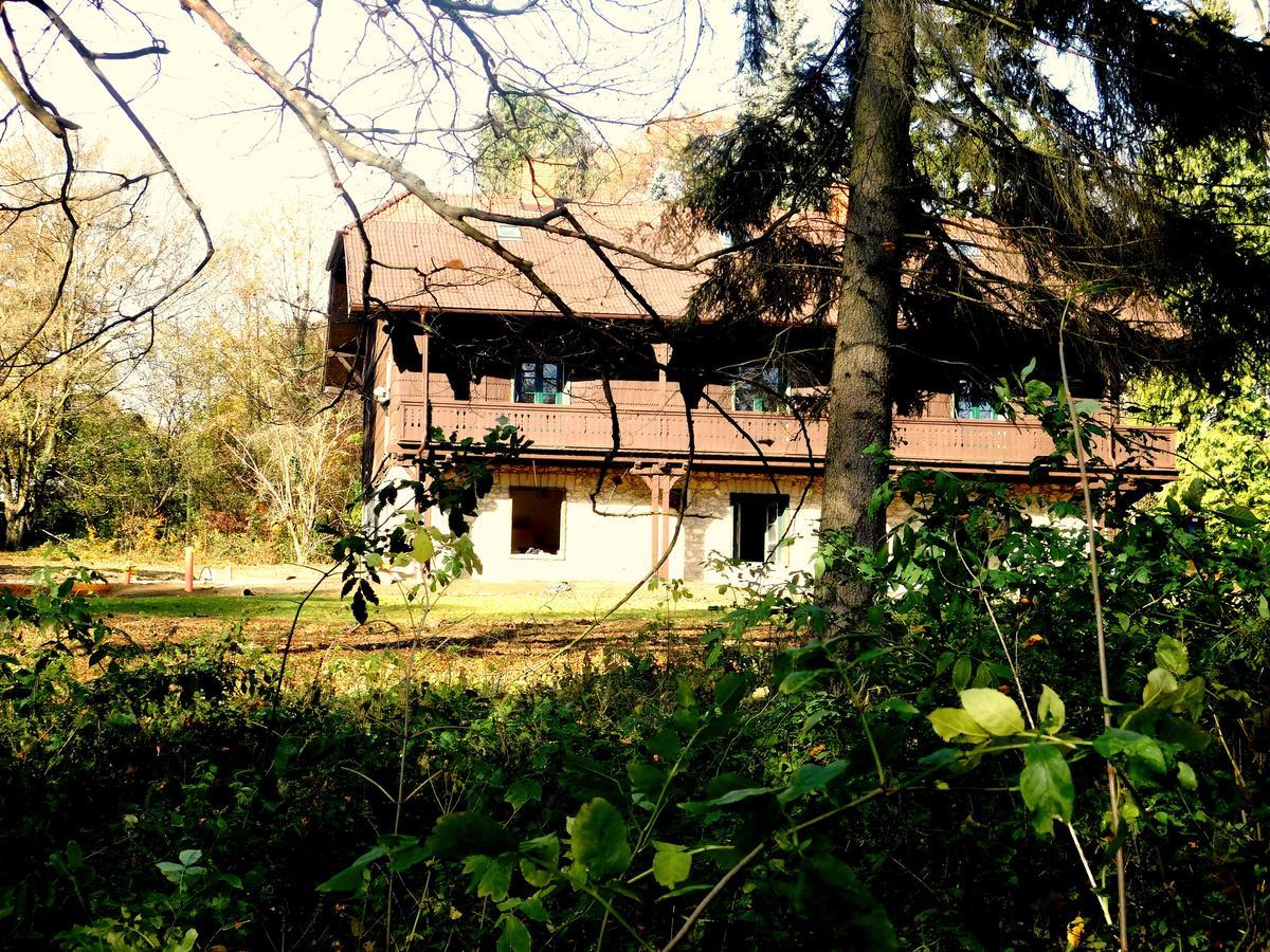 Hubertus Fogado Bed & Breakfast Csesznek Exterior photo